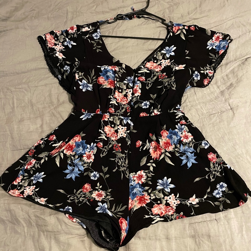 Francesca’s Floral Romper Size XL